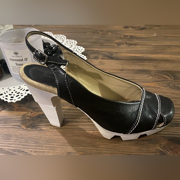 Like Smug by Prophecy sling back heels modern minimalist - Picture 9 of 9